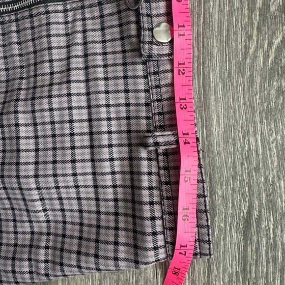 Goth Plaid Mini Skirt in lavender, Gray, Black and front silver zipper - Picture 10 of 11
